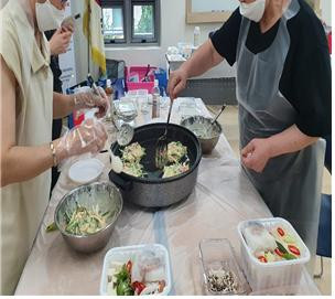 서울성동지역자활센터, 1인 가구 자활주민의 심리적·신체적 건강을 위한 반찬 만들기 교육 진행