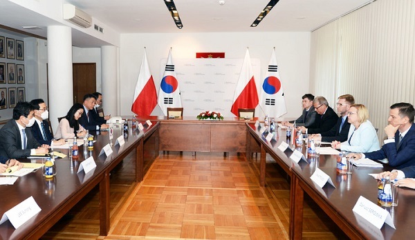 한·폴란드, 원전·방산 등 전방위 협력…9개 MOU 체결