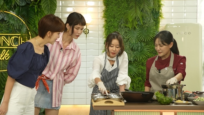 '경아윤아의 브런치톡' 취미 부자 배우 예지원, 이번엔 수타에 이어 ‘중식’ 도전