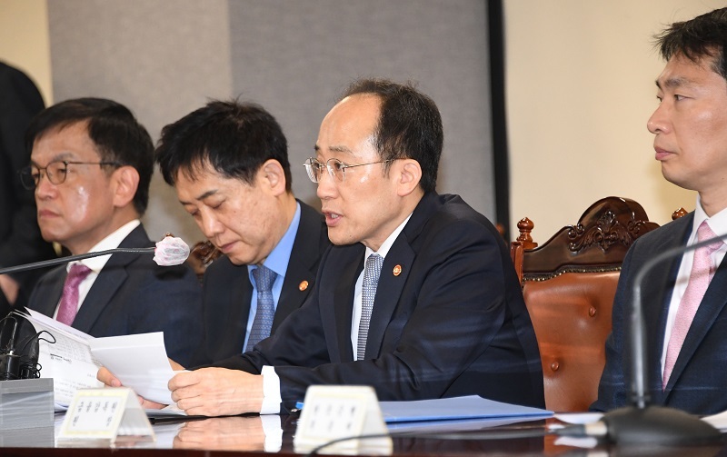 추 부총리 “SVB 사태 여파 예측 어려워…필요시 안정조치”