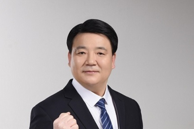 ‘민주당 최초 민선시장 유산’ 잇는다… 홍윤식 예비후보 “긍정의 ‘아빠찬스’, 시민 위해 쓰겠다”